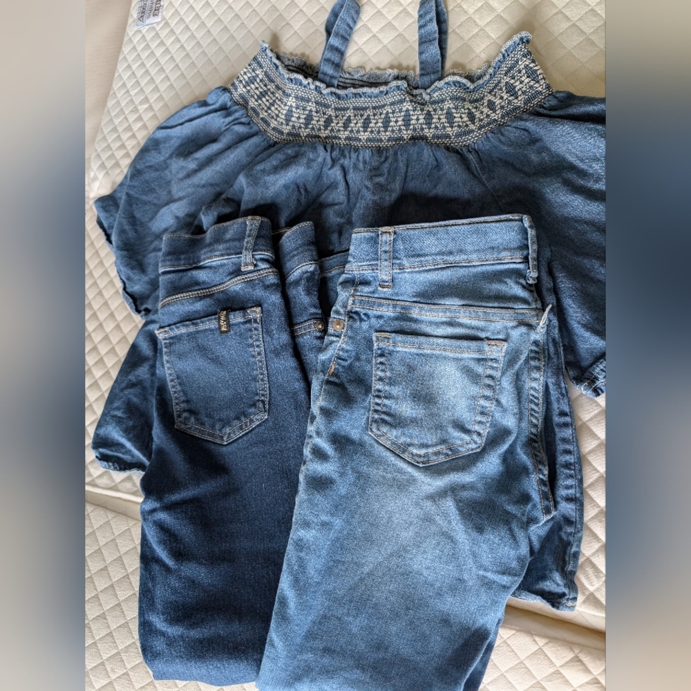 Box#29  😍 5 For $25 😍   Two Pairs Of Jeans & A Smocked Top